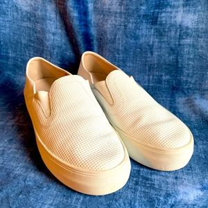 Vince Camuto, White leather slip-on platform sneaker Size 5.5